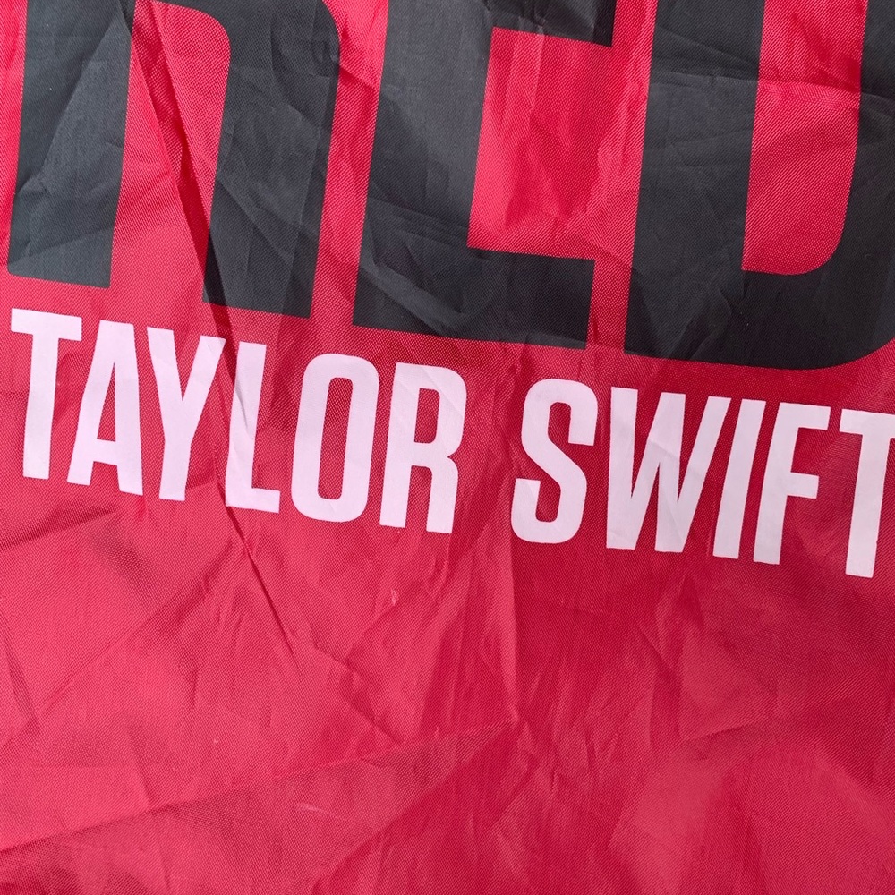 Taylor Swift Red Drawstring Nylon Bag - Picture 3 of 7